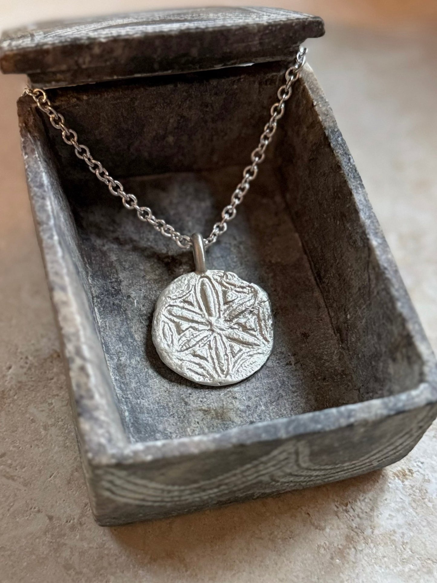Hexafoil & Cinquefoil Amulet Pendant - Relic