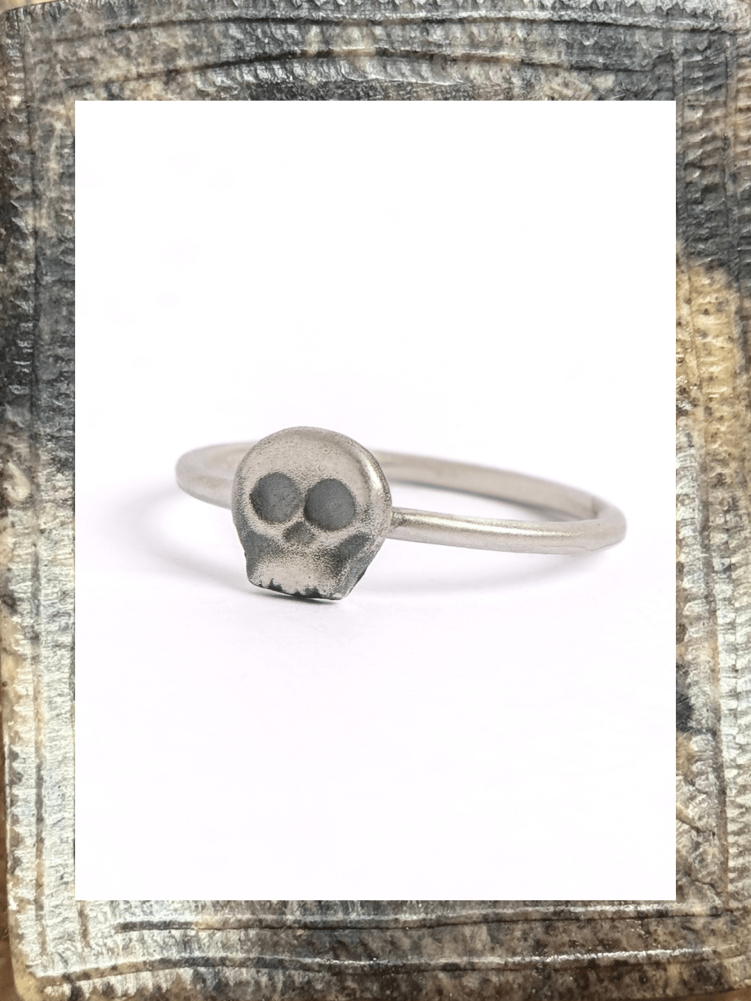 MEMENTO MORI SKULL RING - Relic