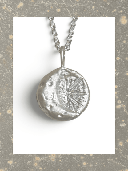 MIDNIGHT RADIANCE TALISMAN PENDANT - Relic
